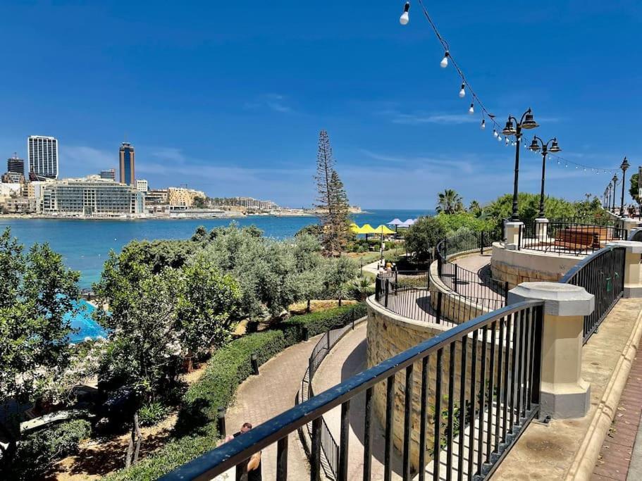 Sea View Penthouse In Tas-Sliema Lejlighed Eksteriør billede