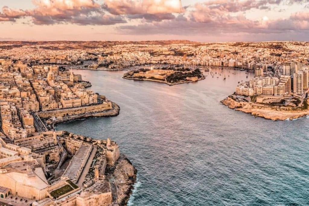 Sea View Penthouse In Tas-Sliema Lejlighed Eksteriør billede