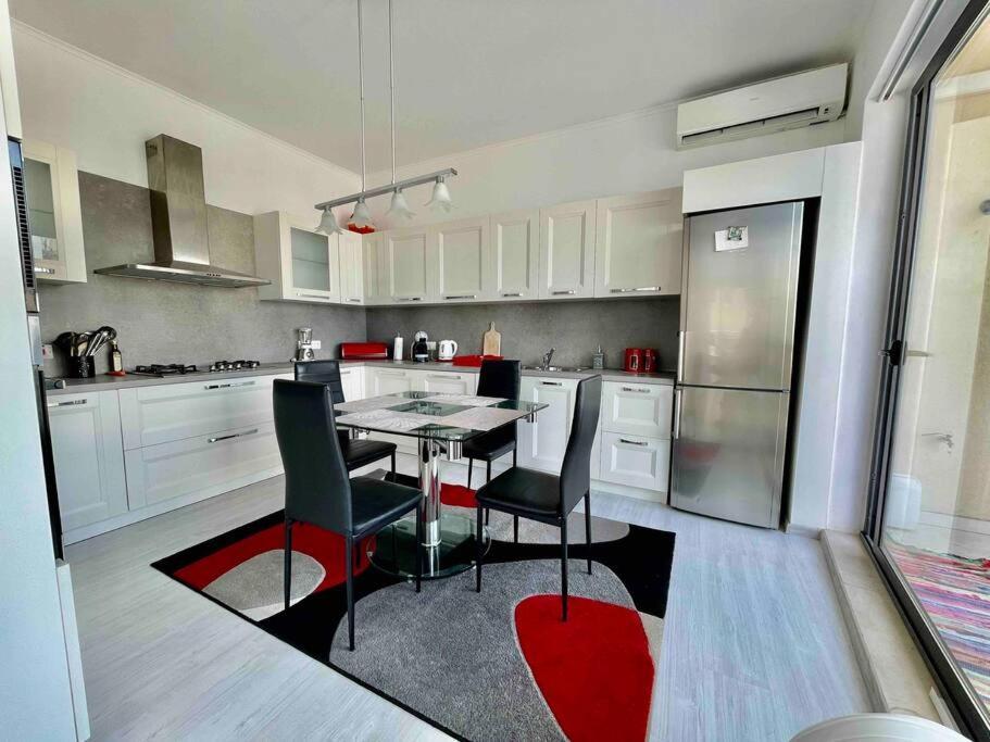 Sea View Penthouse In Tas-Sliema Lejlighed Eksteriør billede